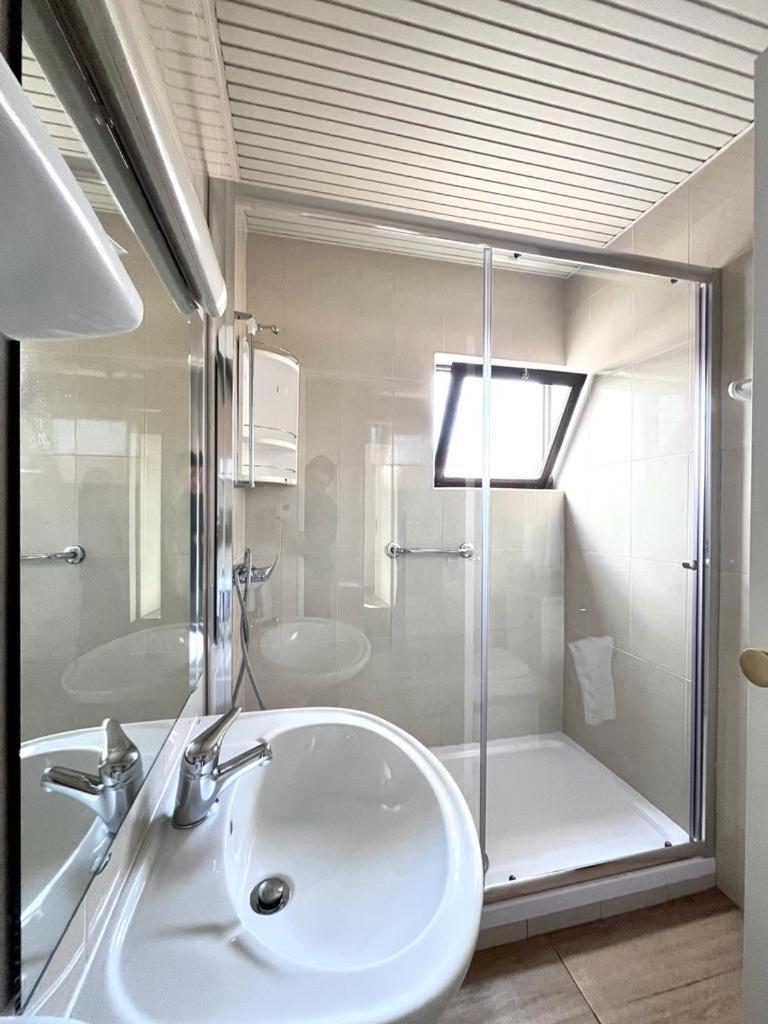 Residencial Moderna Hostel Торес Ведрас Екстериор снимка